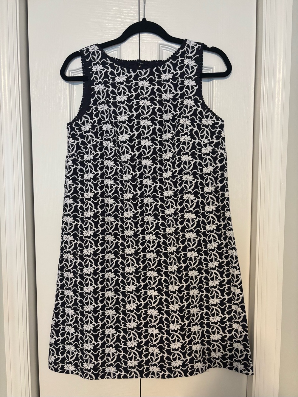 Ann Taylor Black and White Sleeveless Sheath Dress Size 2
